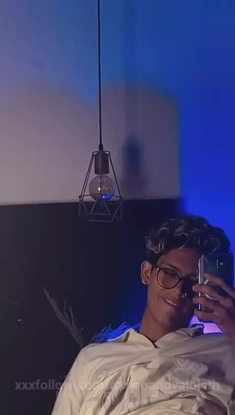 He doesn't say much when the body already speaks for itself. by romeoandvaioleth