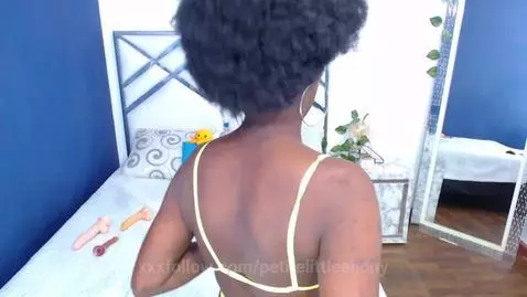 smiling by petitelittleebony