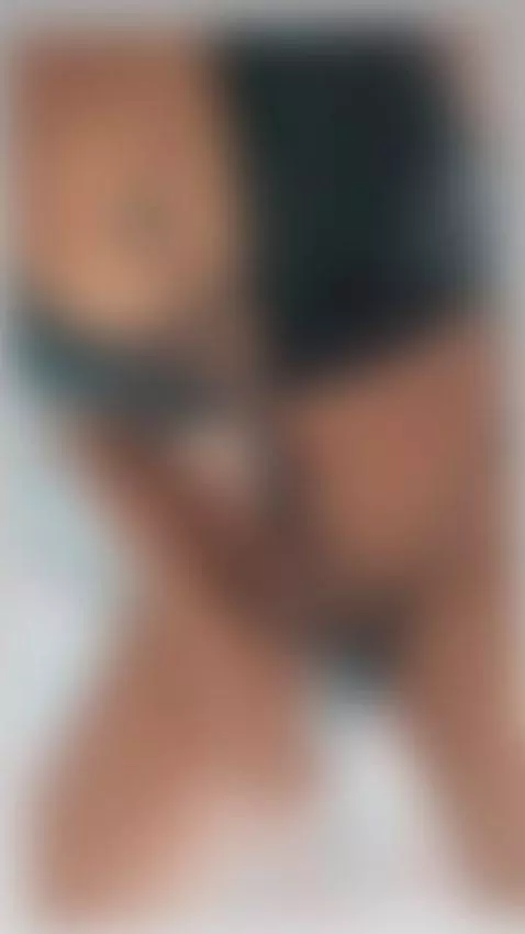 mi coño esta mojado y caliente 
quiero leche 🥛 by afroditasexyhot