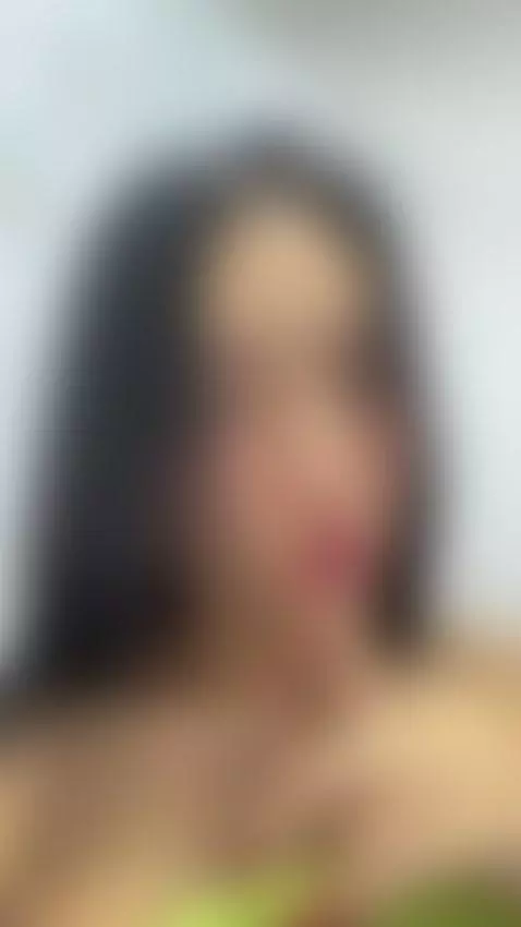 Shhhhh 🤫 mira bajo mi vestido! by iamlilithx