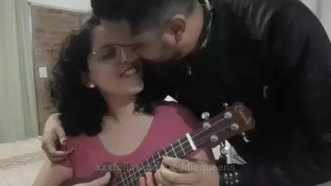 La mejor leccion de musica de tu vida.
Doy clases los jueves... by eddiequeens