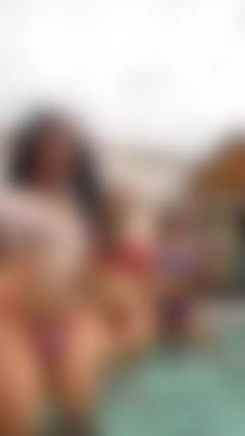 Me and my girls 🥵😈😈😈
Come to my camsoda! In my BIO! by violetalarsson