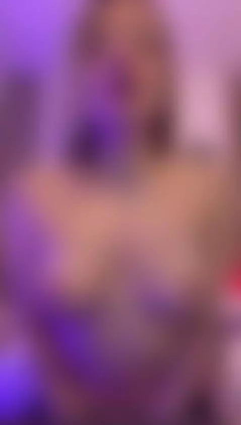 Make my tits bounce on your face 
https://es.chaturbate.com/... by zoe-jones13