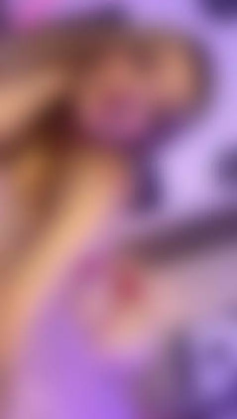 I'm ready love to do what you want 
https://es.chaturbate.co... by zoe-jones13