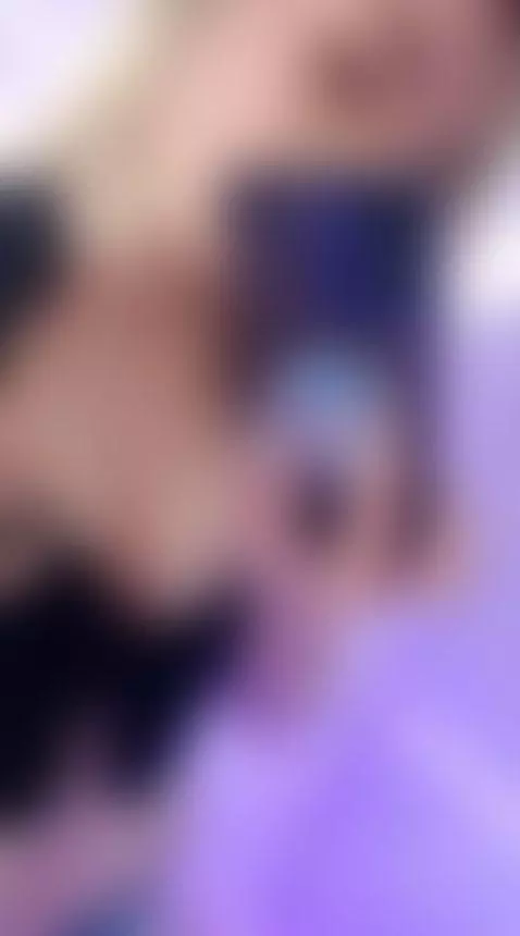 Have you already seen my beautiful body? I invite you to vis... by zoe-jones13