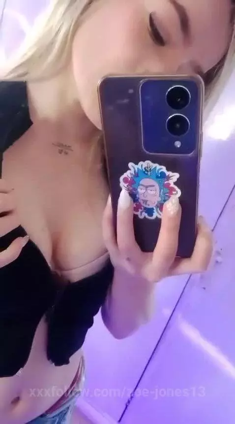 Have you already seen my beautiful body? I invite you to vis... by zoe-jones13