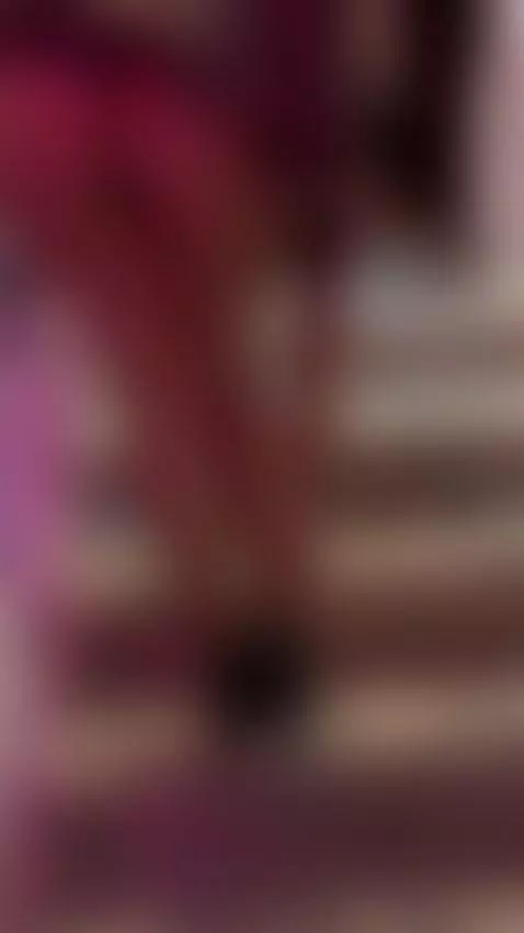 Subir escaleras (sin panties) by auroracarillo