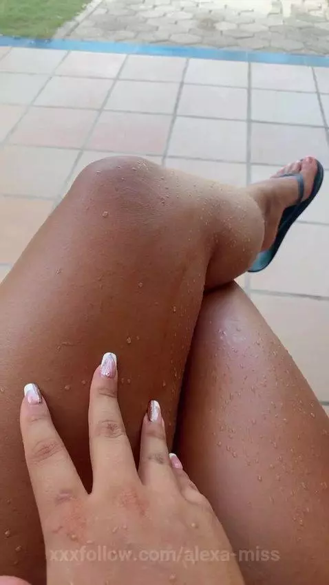 My hands explore what your gaze wants ... by alexa-miss