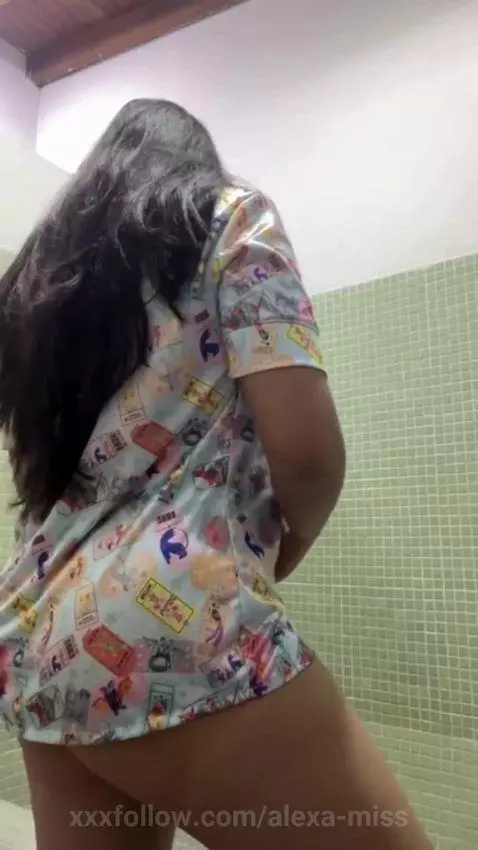 Would you stay to bathe with me? by alexa-miss