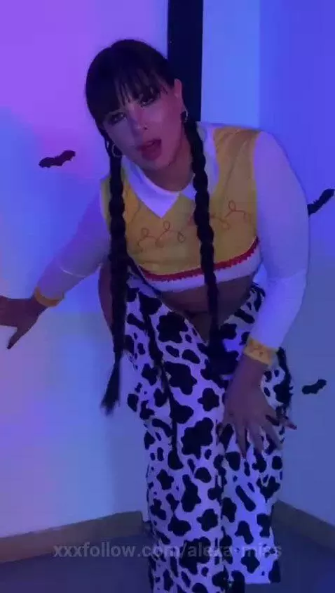 This Halloween I don't want to scare you... I want you to wa... by alexa-miss