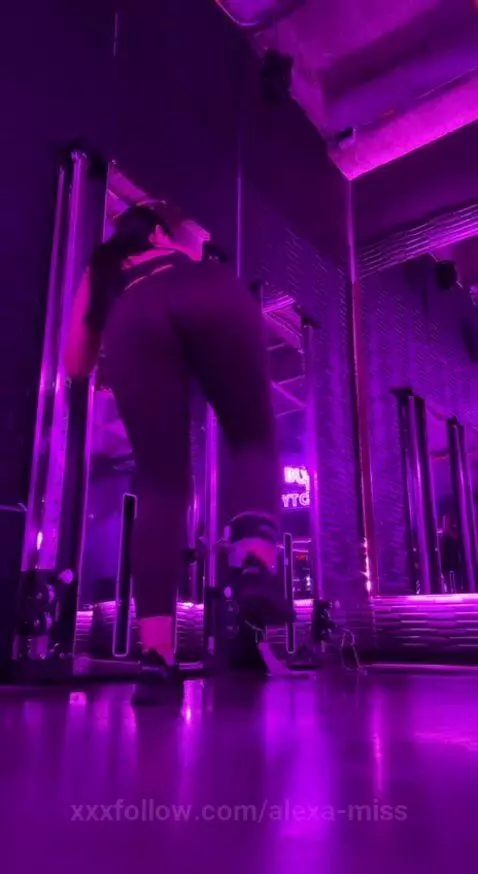 working my legs and my juicy ass by alexa-miss