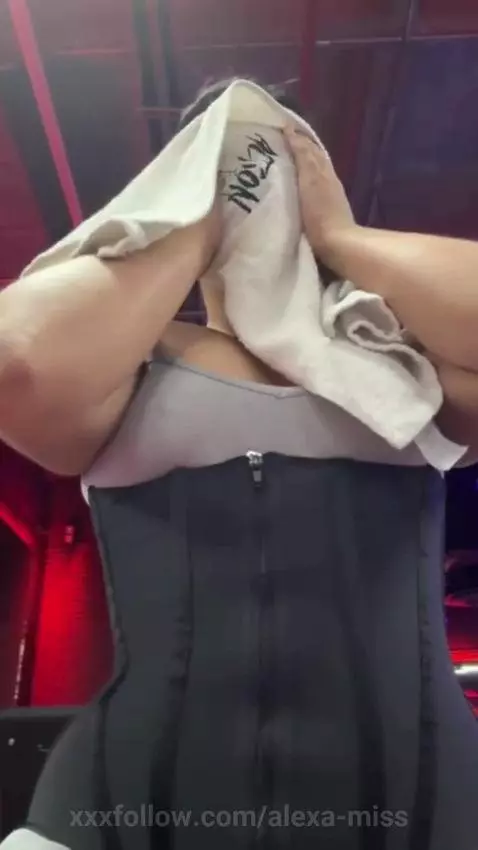 Sweating rich... thinking worse😏💦 by alexa-miss