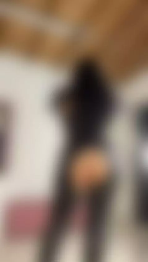 High heels, burning eyes and a temptation impossible to resi... by alexa-miss