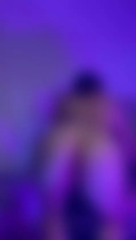 alone in my room and I feel bad by samaralee