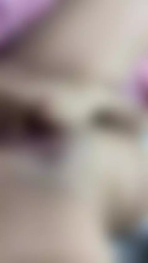 I have a visitor at home and I masturbate by hannastanx