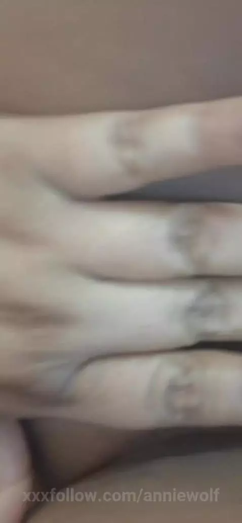 Come and enjoy playing my well wet, I wait for you anxious. by anniewolf