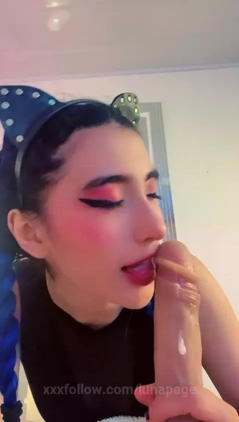 This cat wants to give you a sweet blowjob 😾👅💦 by lunapage