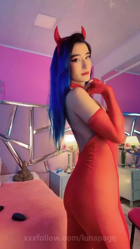 hot and dangerous 😈💙 by lunapage