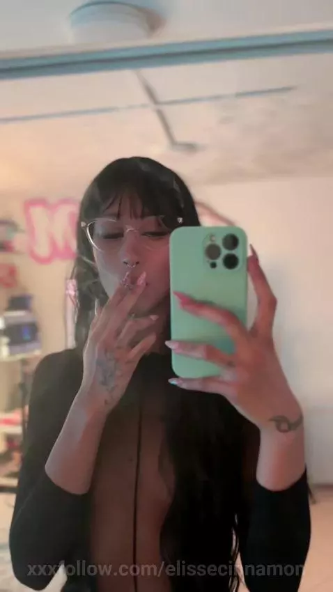 smoke with me 💕🛸 by elissecinnamon