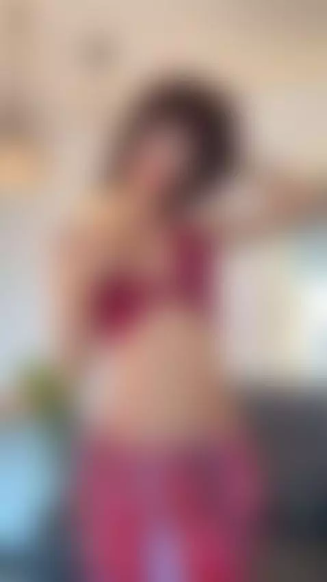 This isn’t attitude. It’s the way my hips talk ✨💕 by elissecinnamon