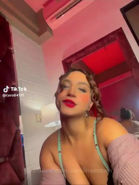 Come and kiss my lips.. by carolinasnoww