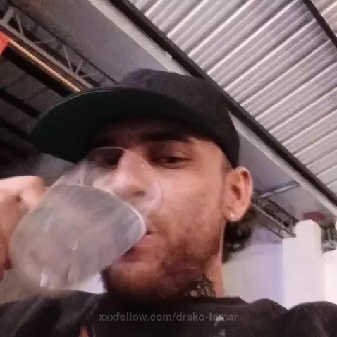 Free Time 🤗🖤 by drako-lamar