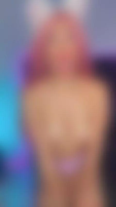 Esta conejita está juguetona, te espero en mi Onlyans 🩵 está... by scarlettandclark