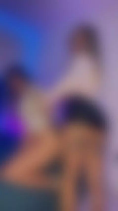 unos buenos besos con mi amiga 🥵 by scarlettandclark