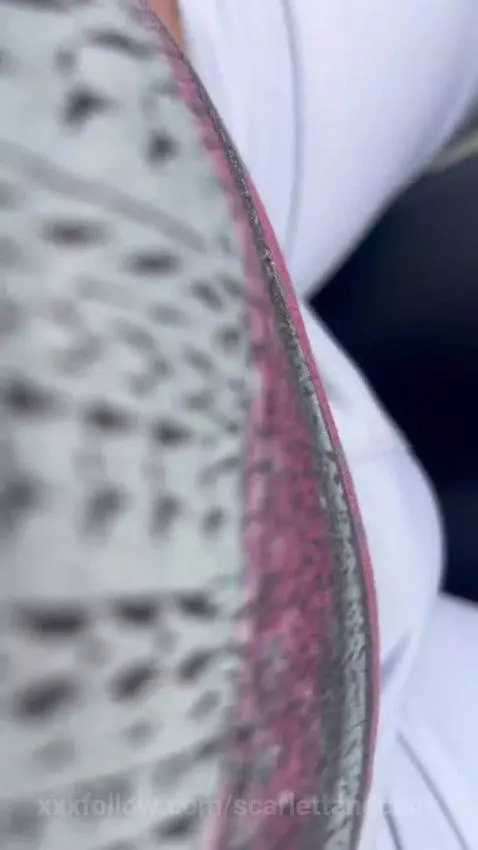 este chico tiene una polla muy grande  y no me aguante las g... by scarlettandclark