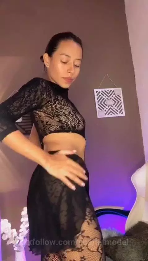 I bring the temptation… you fall for it 😏😋 by scarletmodel