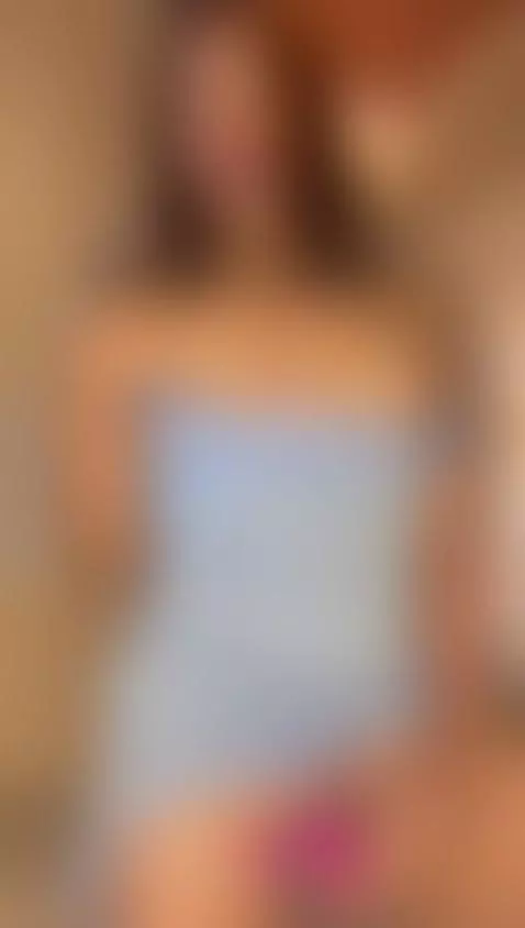 Between songs… I picture you dancing for me 🎶💋 by scarletmodel