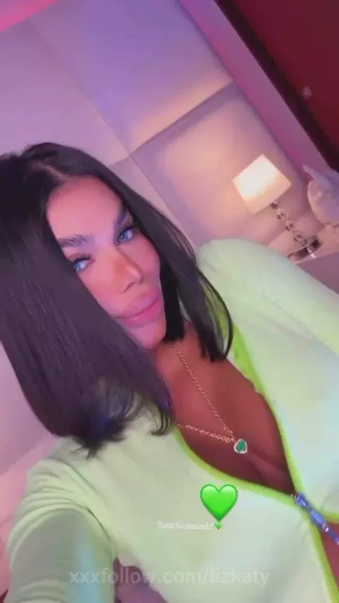 love how green look on me by lizkaty