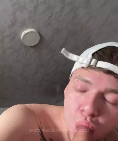 I like to wake him up with a blowjob by tiagosuarezz