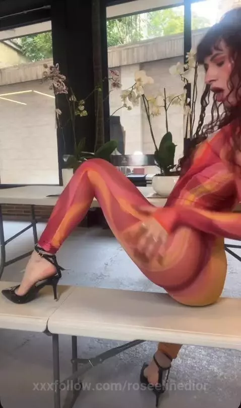 Your new favorite obsession is already naked… come see 😈💻
On... by roseelinedior