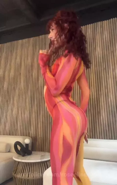 Your new favorite obsession is already naked… come see 😈💻
On... by roseelinedior