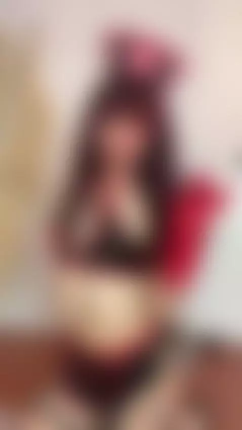 I bend over for one reason… to make you lose control 🔥👀
Onli... by roseelinedior