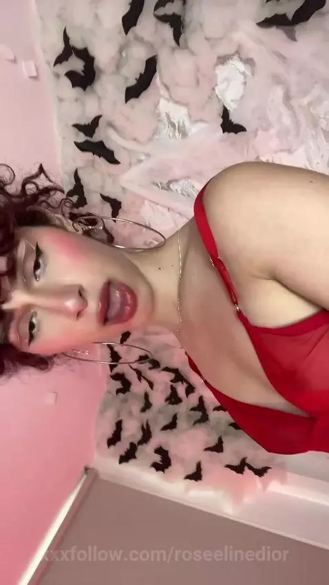 Today I feel very hot by roseelinedior