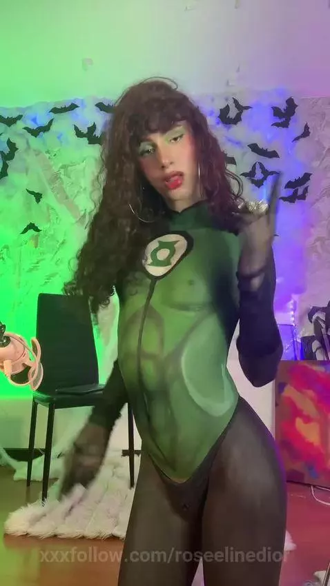 You’re just one message away from seeing everything 📩💋
ONLYF... by roseelinedior