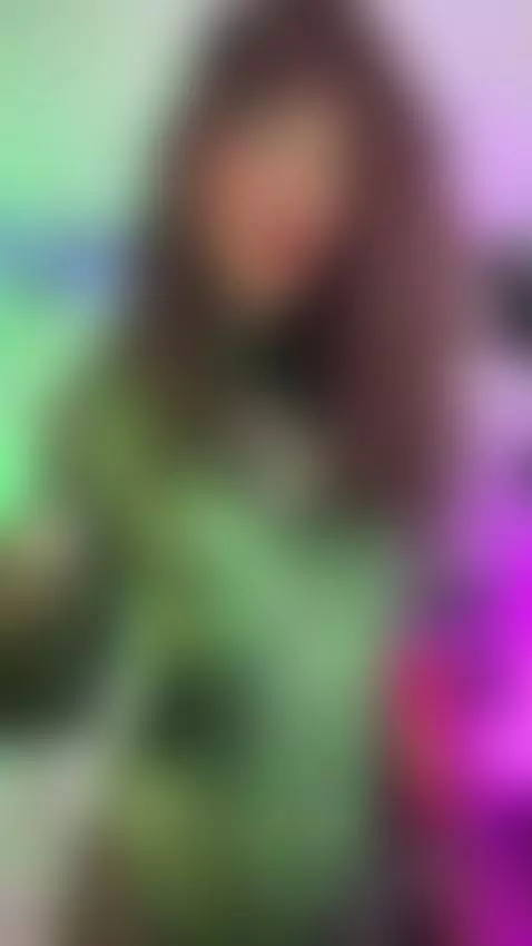 You’re just one message away from seeing everything 📩💋
ONLYF... by roseelinedior