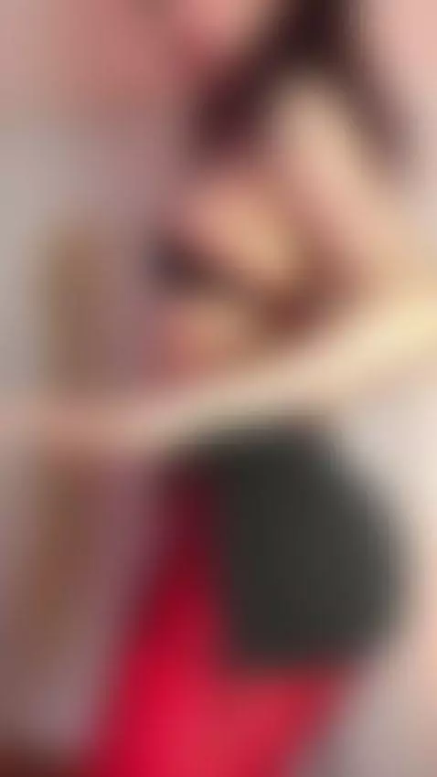 i didn´t worked out today...wanna work out with me? hehe💦
On... by roseelinedior