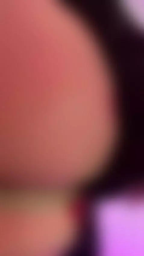 I think this color brings out my... eyes. 😉👀
Online link in ... by roseelinedior