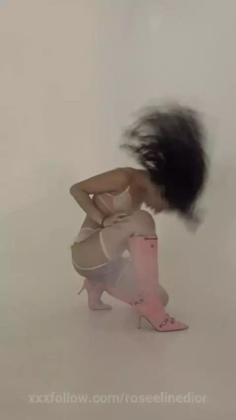 Heyyy!

My suscription of my OF is FREE!!!
Check the link of... by roseelinedior