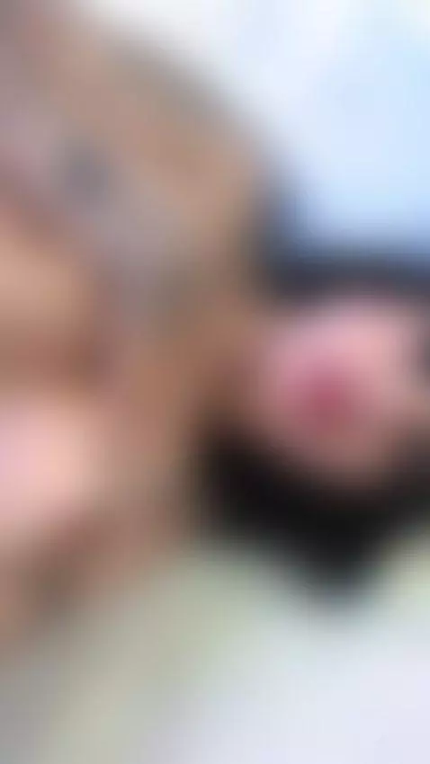 Chuparse los dedos después de... Mmm by anablackw