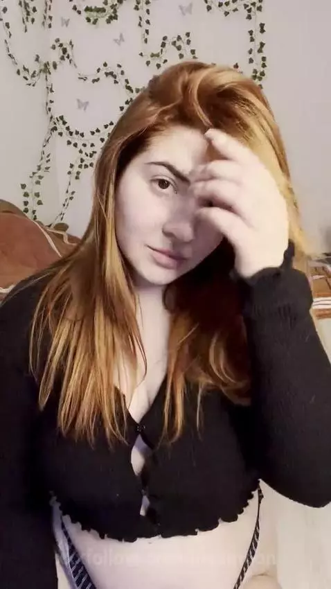 Just a cute redhead trying to catch your eye😍 by liisamoon