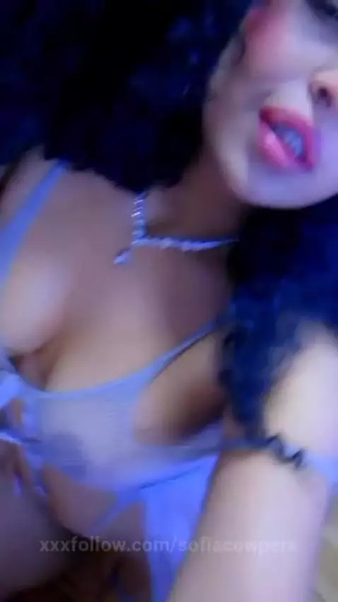 Fell me! 
im online now, come to me! by sofiacowperx