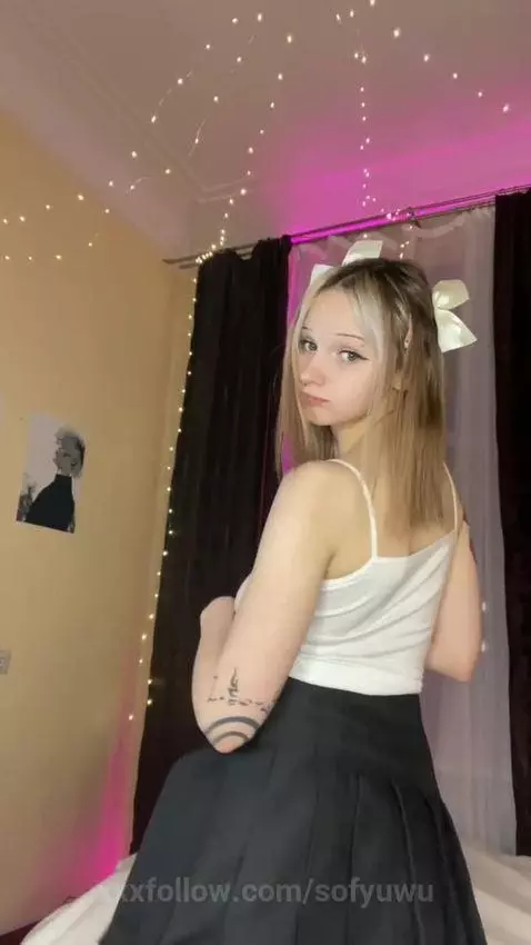 Will u play with my tits or eat my pussy first?👅 by sofyuwu