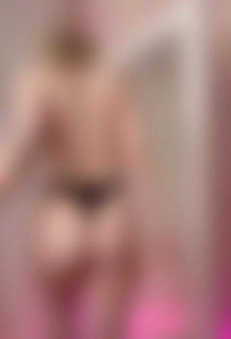 A lil tease by sofyuwu