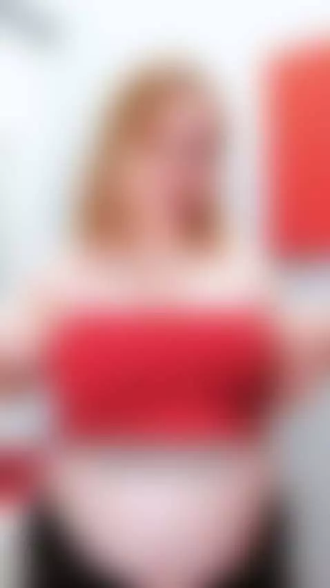 I’m here to distract you from everything else by posyaflowercake