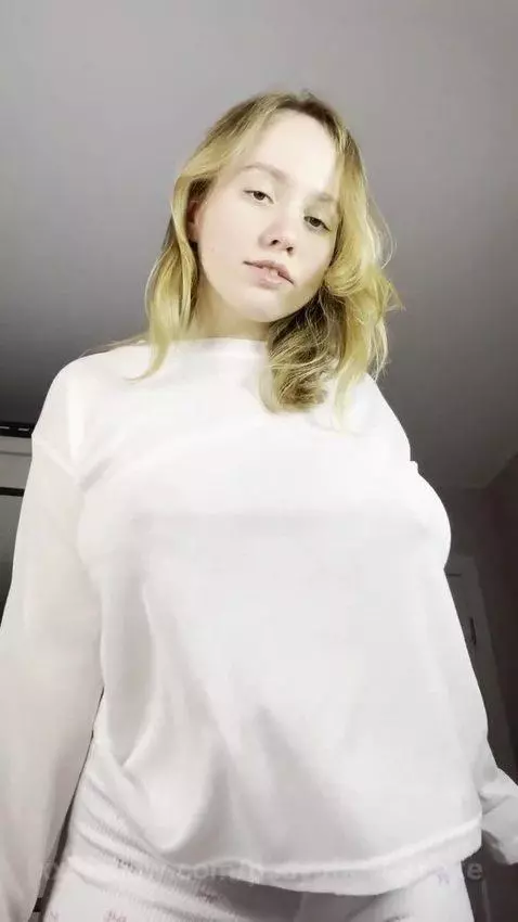 A girl from your wet fantazies by posyaflowercake