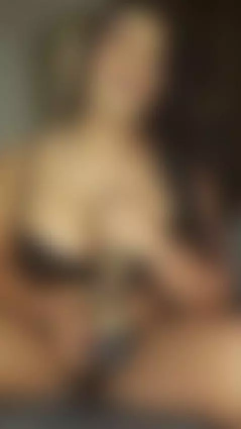 quiero enseñarte algo cariño, entra y buscame estoy en linea by kellibrownie